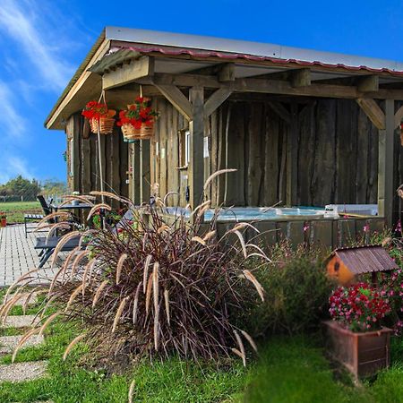 Romantic Jacuzzi Hideaway Near Heviz Rezi エクステリア 写真