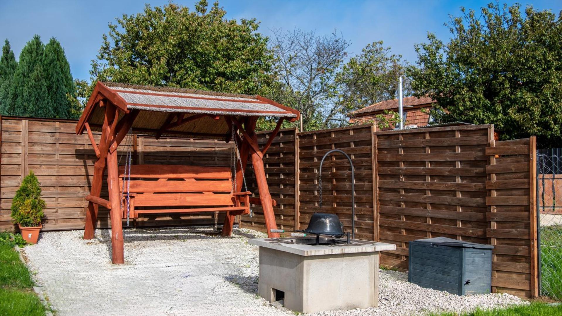 Romantic Jacuzzi Hideaway Near Heviz Rezi エクステリア 写真