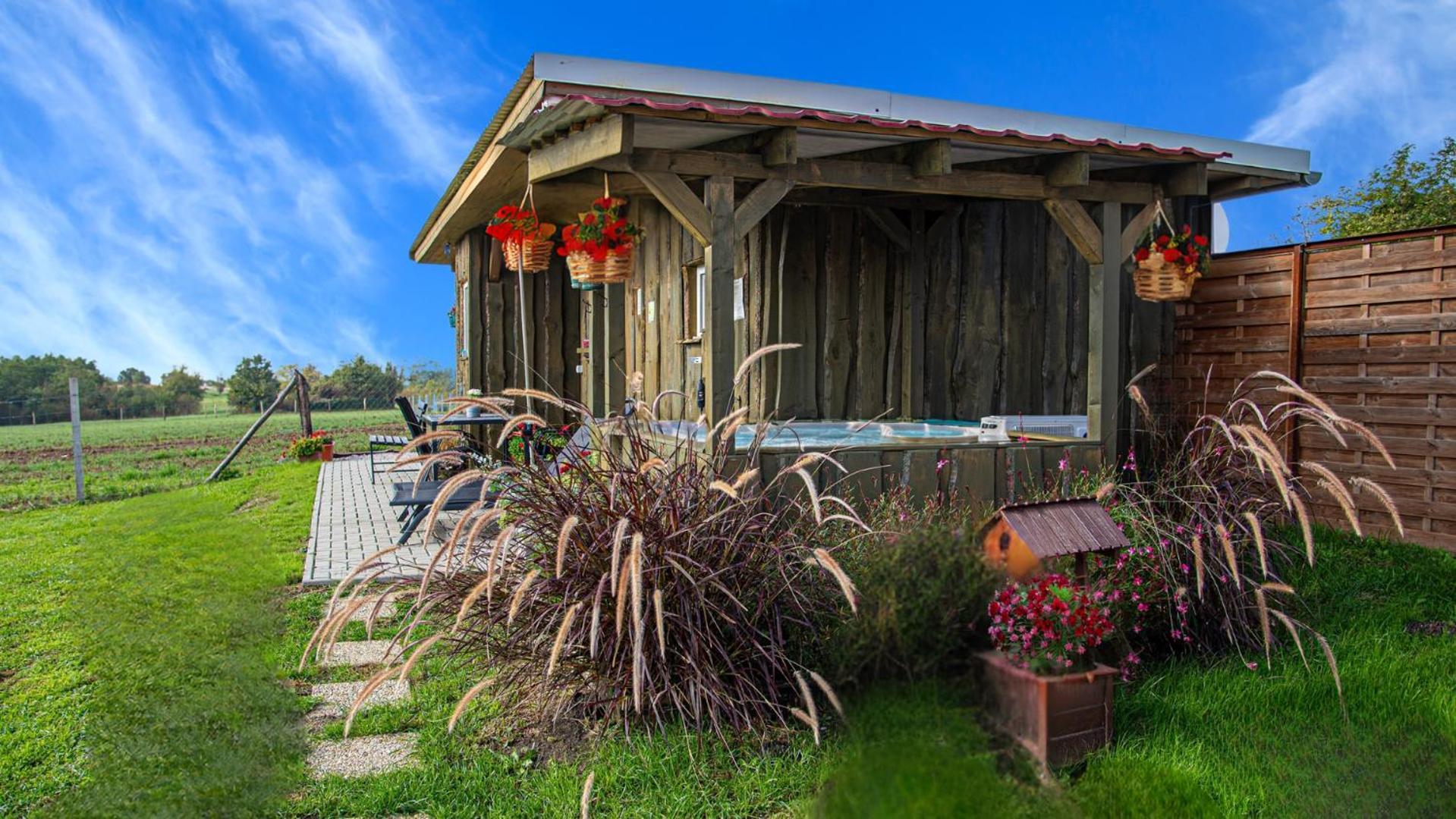 Romantic Jacuzzi Hideaway Near Heviz Rezi エクステリア 写真